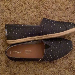 Polka dot toms size 6.5 (: